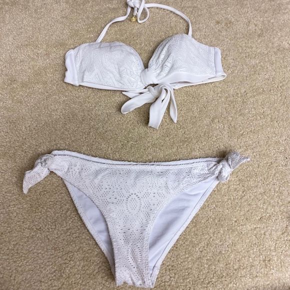 Beyoncé H&M white two piece bikini - Picture 3 of 5